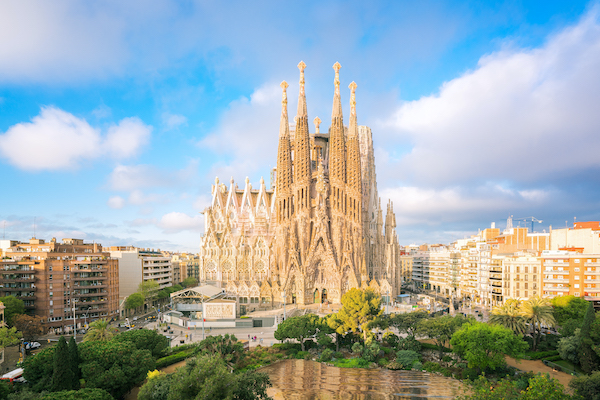 landscape of Barcelona showing the Basílica de la Sagrada Família