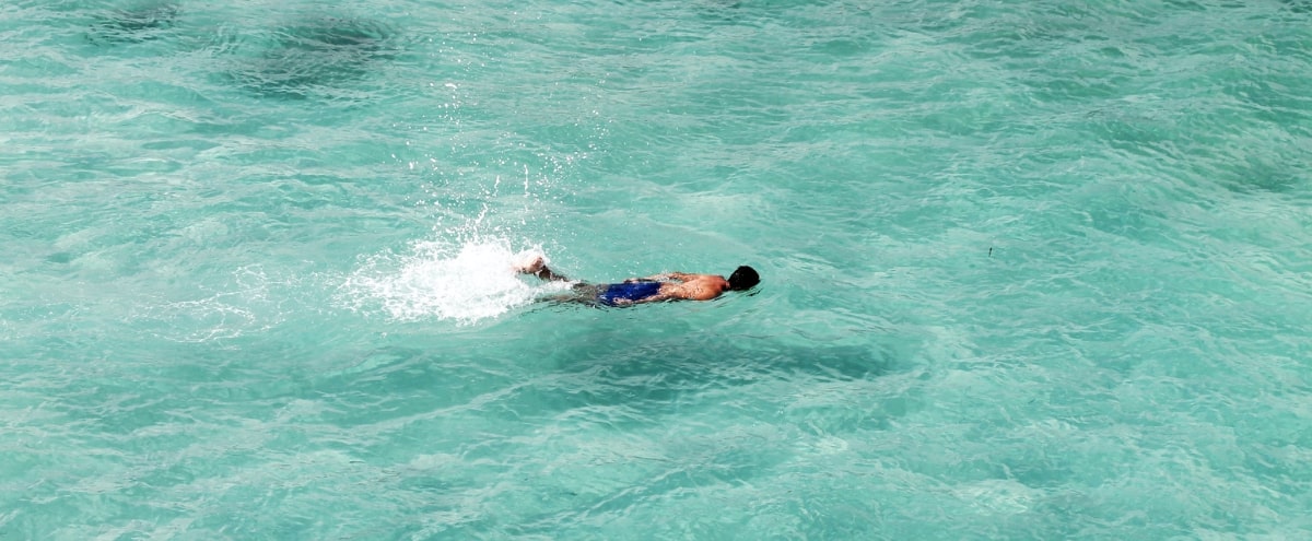  galapagos-islands-yacht-snorkelling 