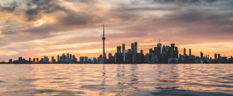 cn-tower-toronto-by-yacht